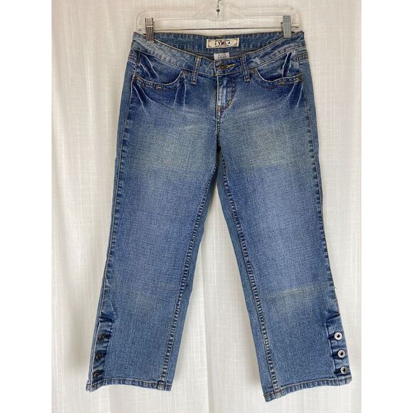 YMI Juniors 3 Capris Jeans Distressed Button Calves Woman's 2 f20745c9 BRAND NEW - Picture 1 of 6